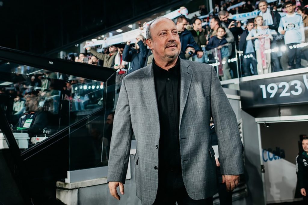 Com passado vitorioso e polêmico, Rafa Benítez desponta como favorito de Textor para assumir o comando do Botafogo