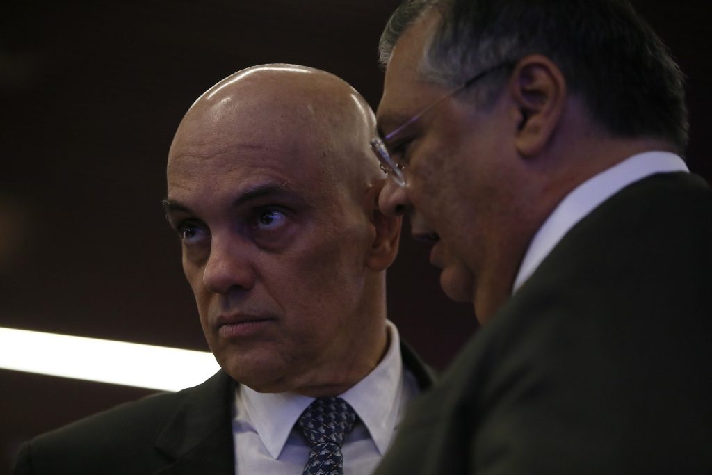 Dino defende Moraes após críticas do governo dos EUA e ironiza projeto que pode barrar ministro no país