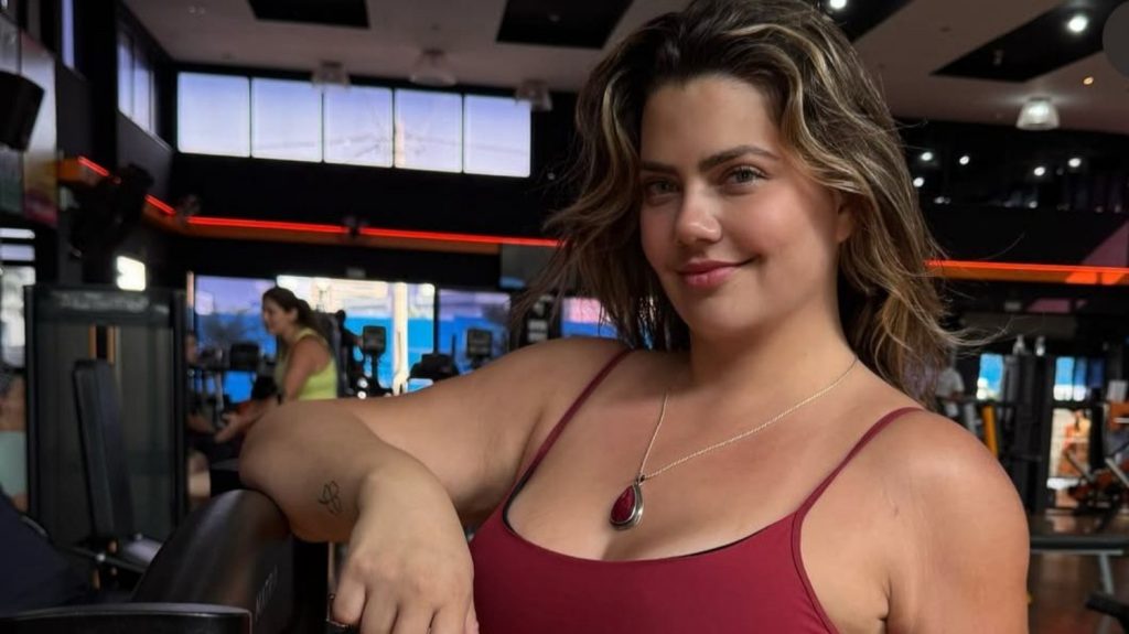 Influencer com lipedema expõe ataques nas redes para conscientizar sobre doença: 'Busquem ajuda sem medo do julgamento'