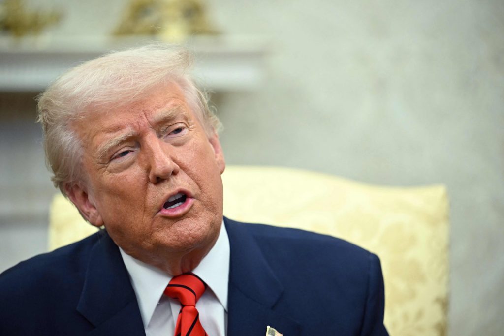 Juiz federal determina que agências readmitam funcionários demitidos por iniciativa do governo Trump
