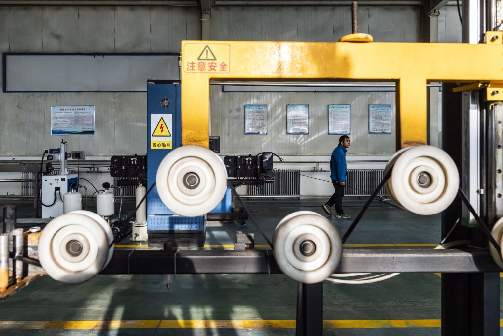 China considera cortes de juros e apoio à indústria para equilibrar impacto de tarifas de Trump