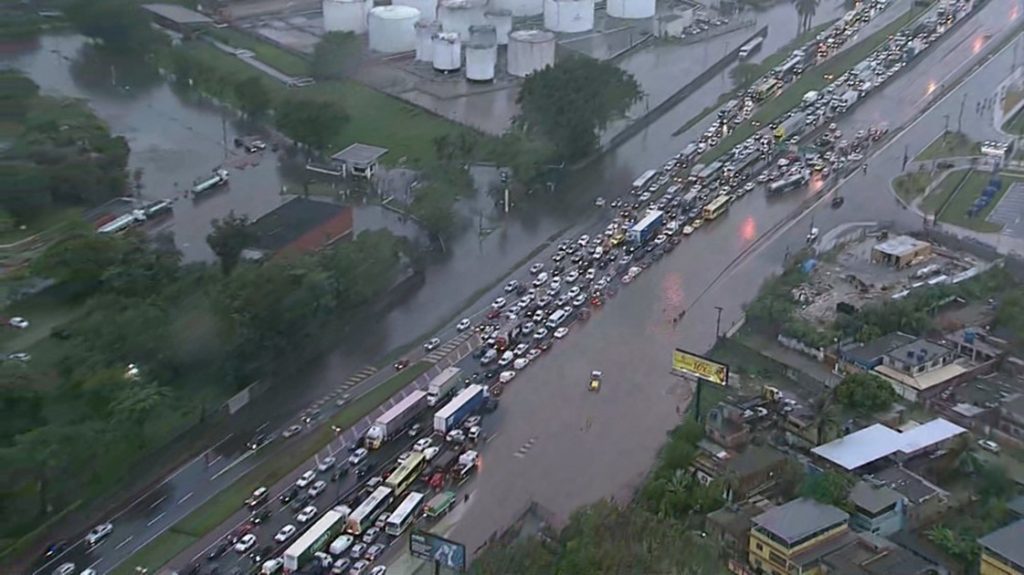 Chuvas provocam interdições em rodovias no Estado do Rio; saiba onde o trânsito parou