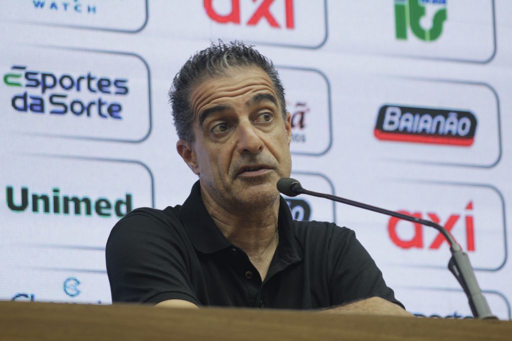 Renato Paiva vê Botafogo melhor que o Palmeiras no empate diante do rival no Allianz