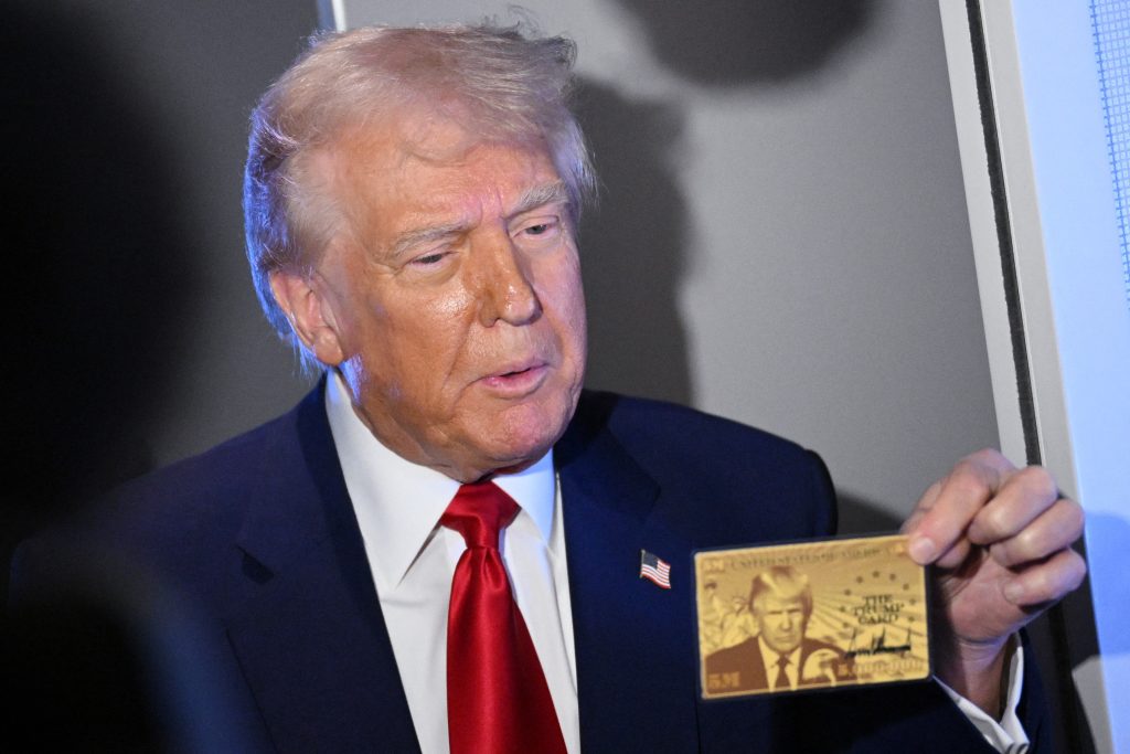 Quaest: 43% dos brasileiros têm imagem negativa de Donald Trump