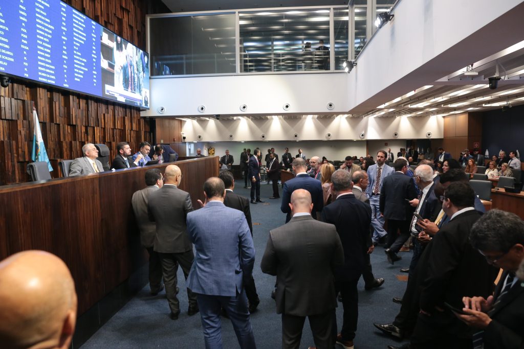 Alerj derruba aumento das emendas impositivas e aprova LDO previsão de R$ 16 bilhões de déficit em 2026