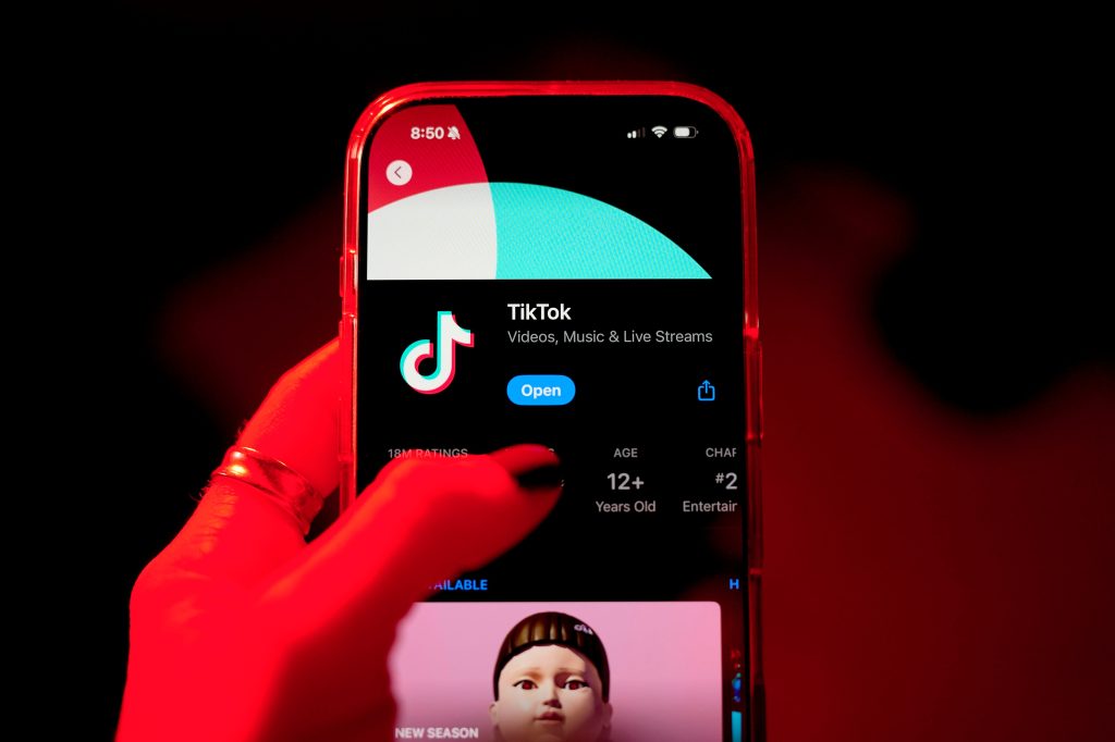 TikTok vai avisar pais quando adolescentes postarem conteúdo na plataforma