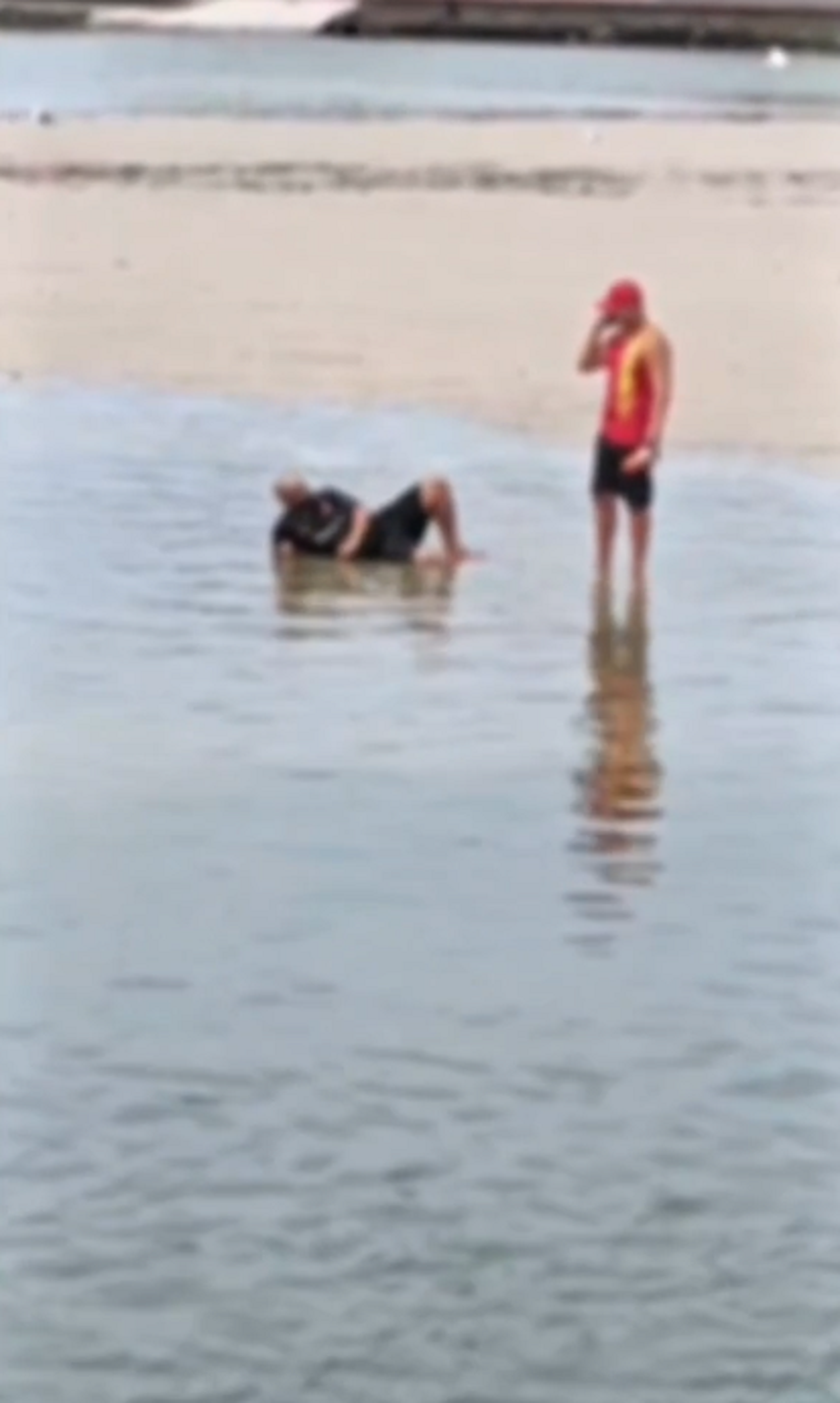 Homem boiando em lagoa mobiliza bombeiros em busca de sobrevivente à deriva
