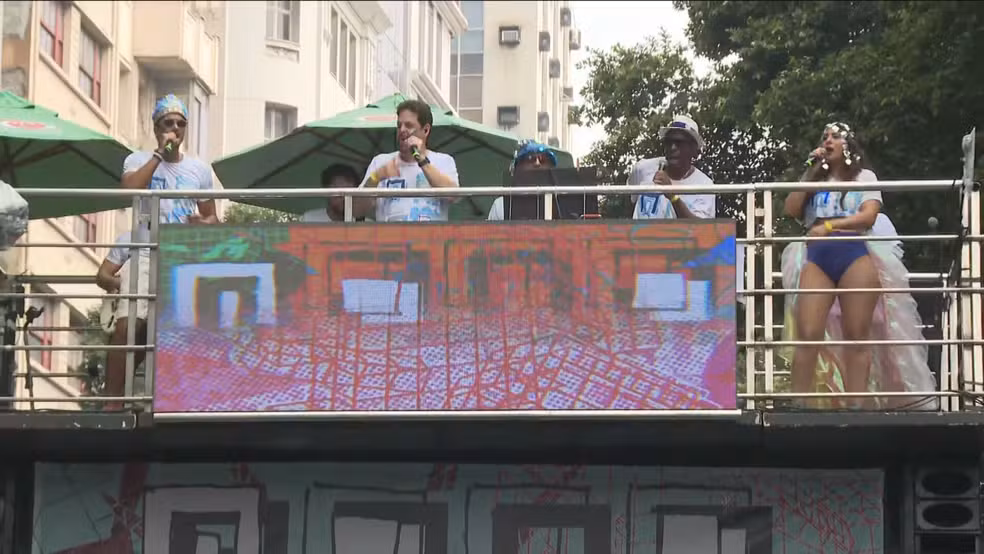 Monobloco encerra folia carnavalesca com desfile no coração do Rio de Janeiro