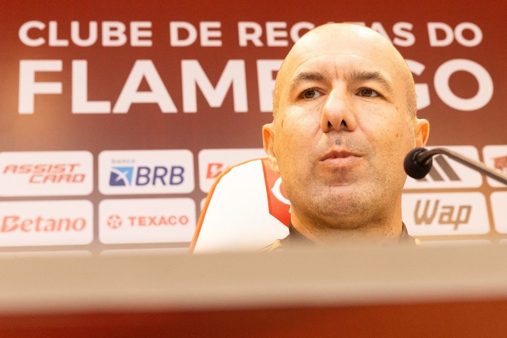 "5 Principais Insights de Leonardo Jardim na Apresentação ao Flamengo: Estilo de Jogo, Relação com Elenco e Filipe Luís"