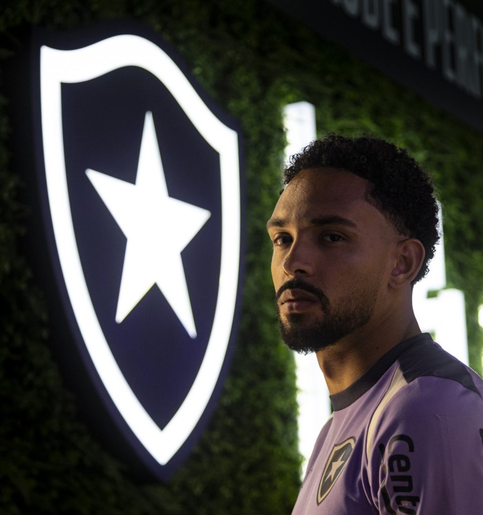 "Pré-Seleção Brasileira de Ancelotti inclui Vitinho, Lateral do Botafogo"