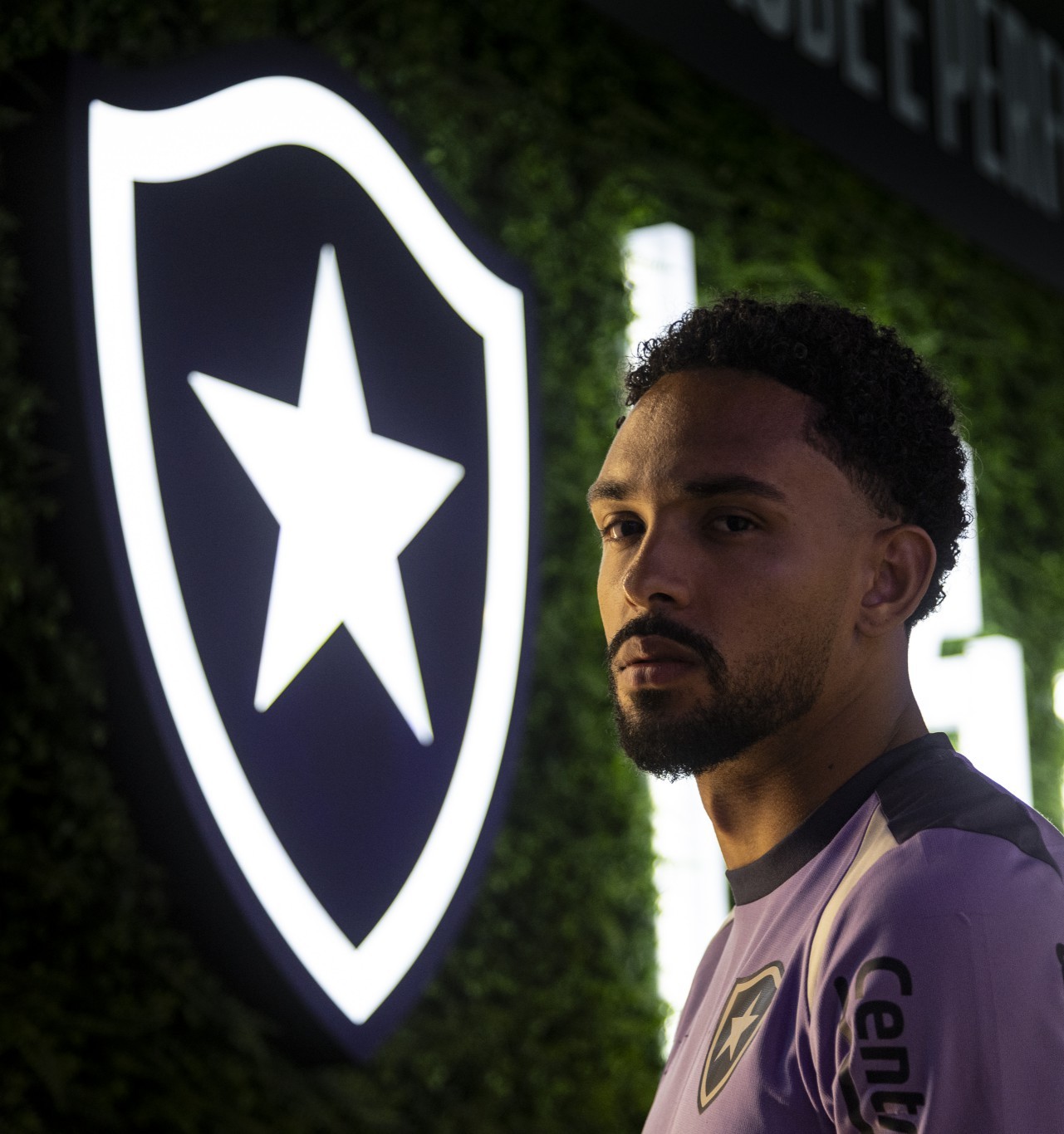 "Pré-Seleção Brasileira de Ancelotti inclui Vitinho, Lateral do Botafogo"