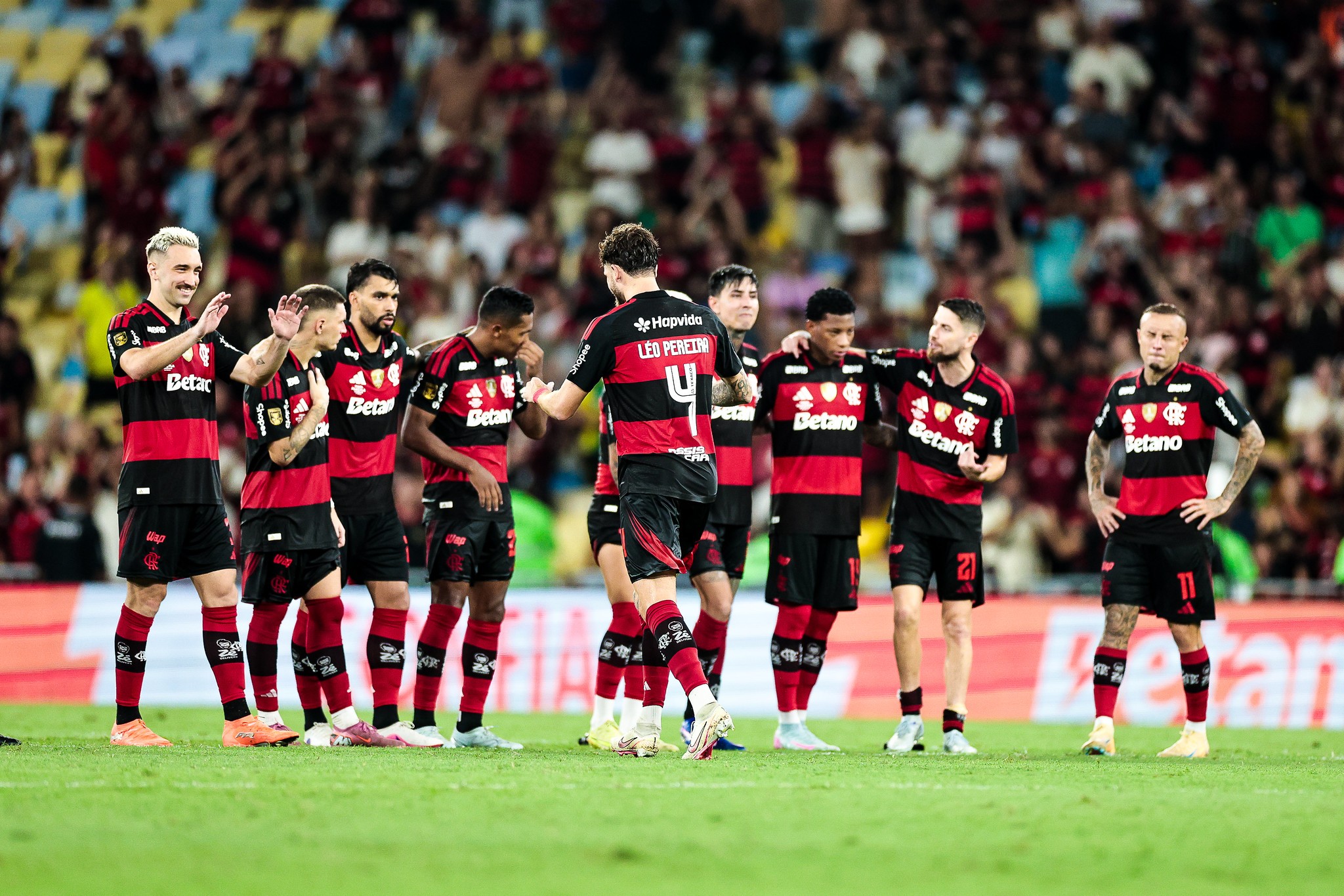 "Análise Auto-crítica do Elenco Marca Declarações após Vitória do Flamengo no Carioca: Mudança de Tom Aponta Evolução"