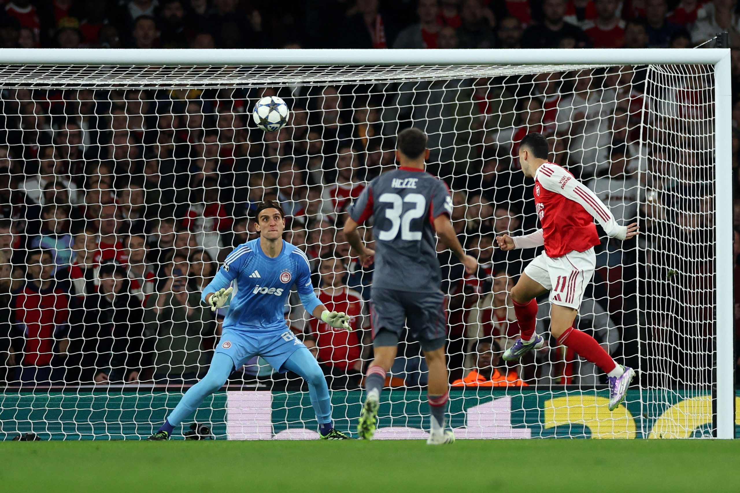 Aqui vão algumas opções de título: - Técnico do Leverkusen contesta legalidade dos gols de bola parada do Arsenal: prática cada vez mais comum - Leverkusen questiona legitimidade dos gols de bola parada do Arsenal; treinador diz que é cada vez mais comum - Técnico do Leverkusen aponta dúvidas sobre gols de bola parada do Arsenal: tendência que se repete - Leverkusen critica gols de bola parada do Arsenal: situação que se tornou cada vez mais comum - Técnico do Leverkusen levanta dúvidas sobre gols de bola parada do Arsenal; fala em frequência crescente Se quiser, adapto para um tom mais formal, mais chamativo ou para SEO.