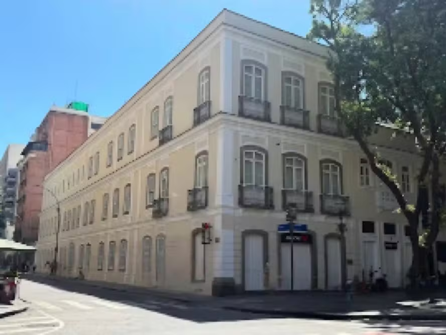 Inauguração de novo supermercado em casarão histórico na Rua do Catete
