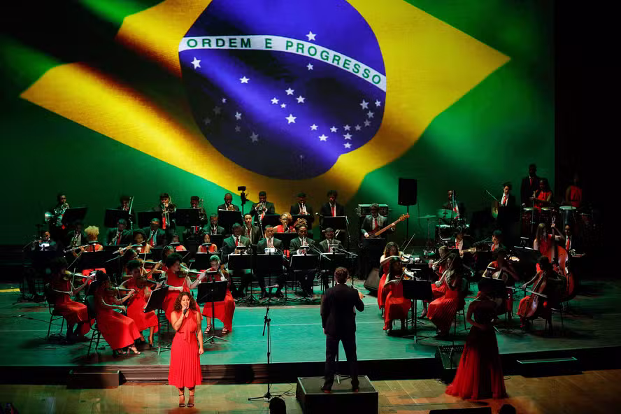 Jovens talentos cariocas levam música brasileira à Muralha da China ao lado da Orquestra Forte de Copacabana