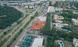 Colisão de Porsche com cinco veículos resulta em ferido na Barra da Tijuca