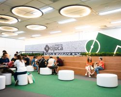 Shopping Tijuca celebra a inauguração da Arena da Copa com troca de figurinhas e sorteios vibrantes
