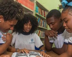 Taxa de evasão escolar no Rio de Janeiro diminui em 14% com sucesso do programa Pé-de-Meia