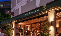 Juan, um homem simples, transforma casarão de 1929 em Ipanema em um paraíso gastronômico com parrilla de alta precisão e drinques personalizados.