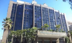 Prédio histórico da Alerj é invadido e saqueado na Praça XV