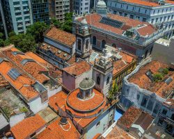Ecos do Passado: A Rua do Ouvidor Revive a Magia do Samba nas Tardes Cariocas