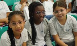 Rio de Janeiro amplia iniciativa de doação de óculos para estudantes