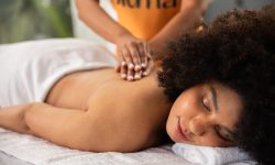 Circuito de massagens gratuitas da Bluma celebra o Dia das Mães no Rio; descubra os locais!