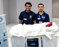 Alunos da Faetec em Niterói criam maca hospitalar com comando de voz e exibem inovação em feira em Portugal