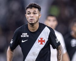 Adson brilha na vitória do Vasco sobre o São Paulo e pode ganhar vaga como titular diante do Paysandu