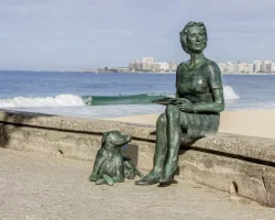 Descubra os Universos de Clarice Lispector: Tour Literário Sem Custo no Leme