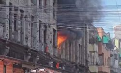 Fogo consome edifício no coração do Rio e bloqueia parte da Rua General Caldwell