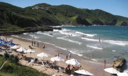 Praia Brava em Búzios: Justiça determina a demolição de quiosques após duas décadas de batalha legal