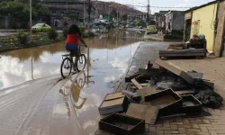 Cuidado com a chuva: Como agir após pisar em poças para preservar sua saúde