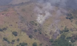 Fogo ressurge no Complexo do Lins após reativação de chamas no domingo