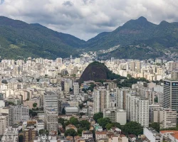 Tijuca se ilumina com a instalação de 117 novas luminárias e projetores modernos