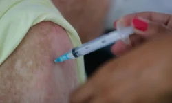 Rio de Janeiro reinicia campanha de vacinação contra a gripe com novas remessas de doses disponíveis